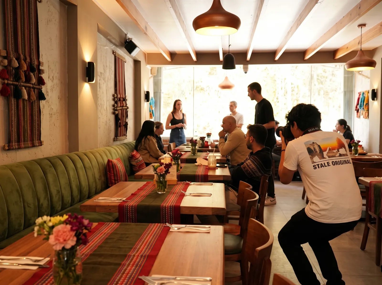Sesión fotográfica del ambiente de un restaurante en Cusco
