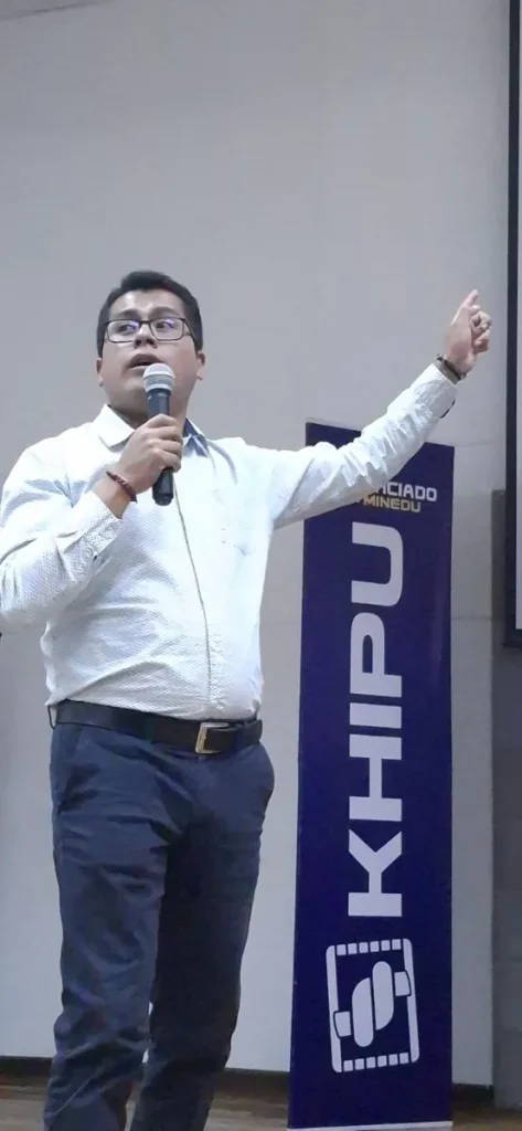 Paul Pumalloclla, gerente de Cusco Creativos, durante su charla «Inteligencia artificial aplicada al marketing»